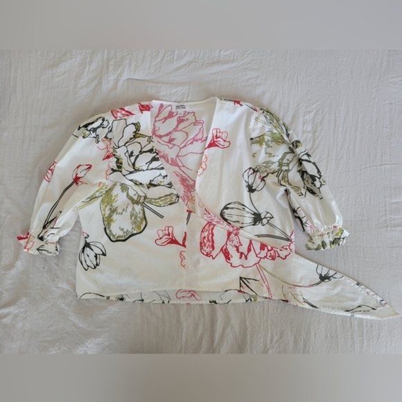 The Drop White Floral Print Knot-Front Cropped Top by @signedblake | L - Picture 6 of 7